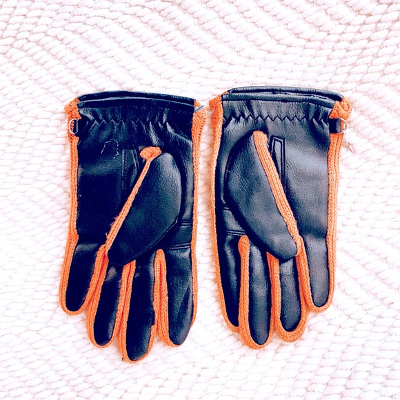 NEW- Gloves size Medium - Picture 3 of 3